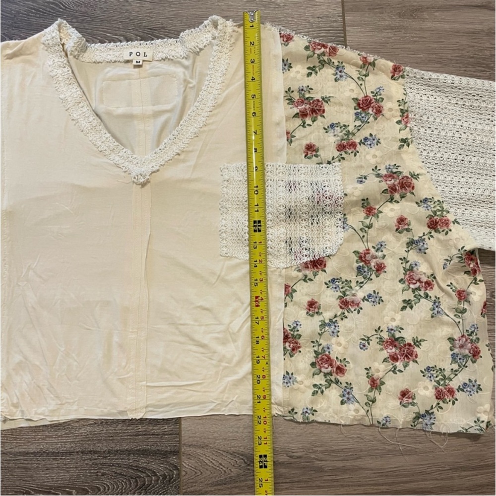 POL V-Neck Crochet Patch Oversized Top Size Medium - Picture 9 of 11